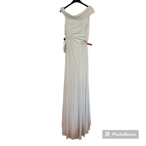 Mac Duggal 26517 One Shoulder Ruched Jersey Gown In White Size 6 - Picture 5 of 13